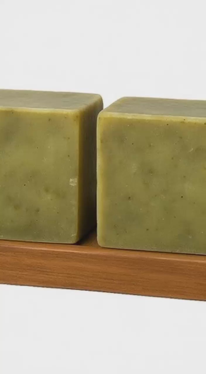 Videoyu yükle: A man uses Aleppo soap as shaving foam. He lathers the soap, shaves smoothly, and shows his skin looking soft and refreshed.
